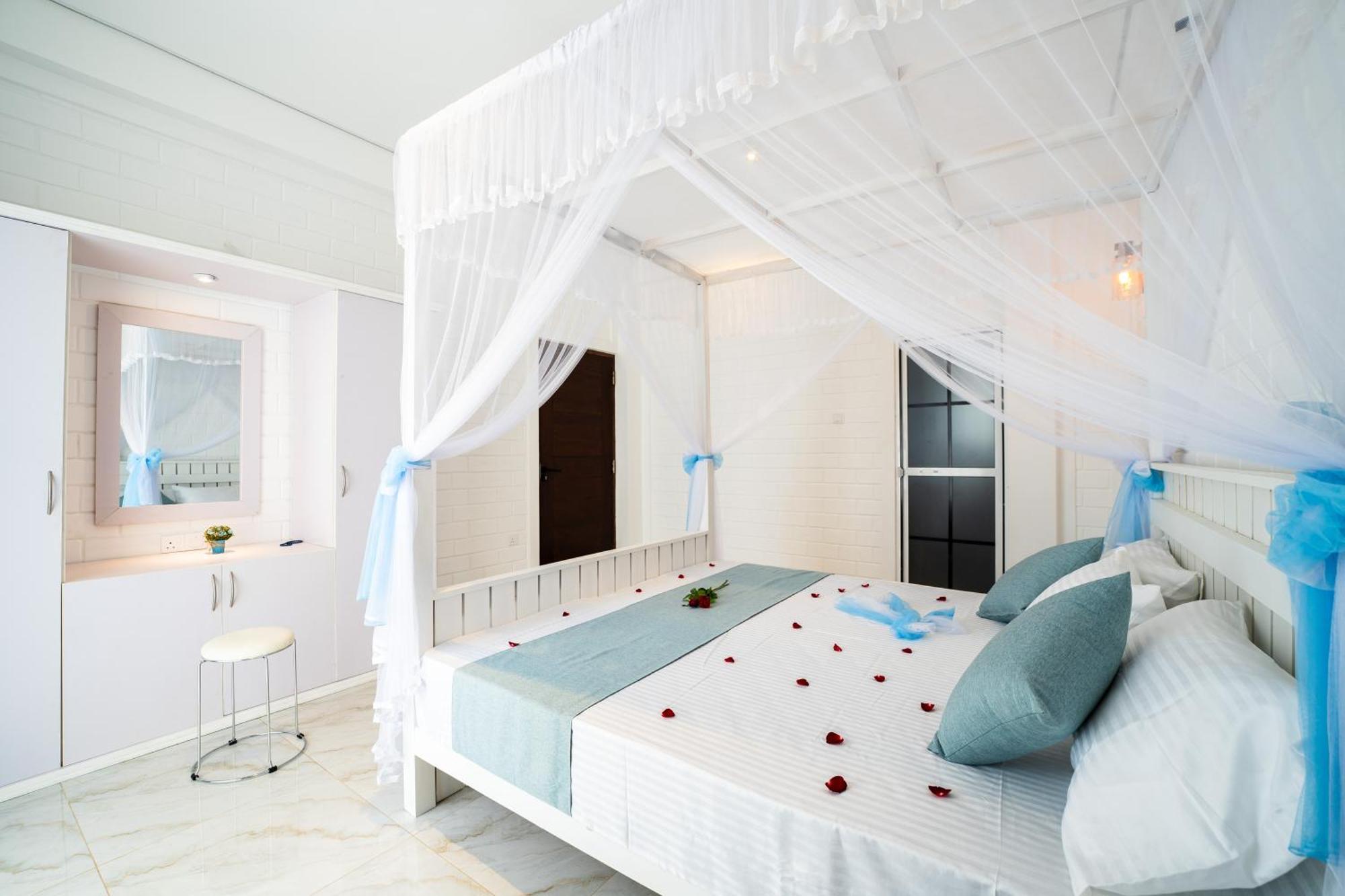 Bliss Blessings Villa & Spa - Хиккадува Экстерьер фото