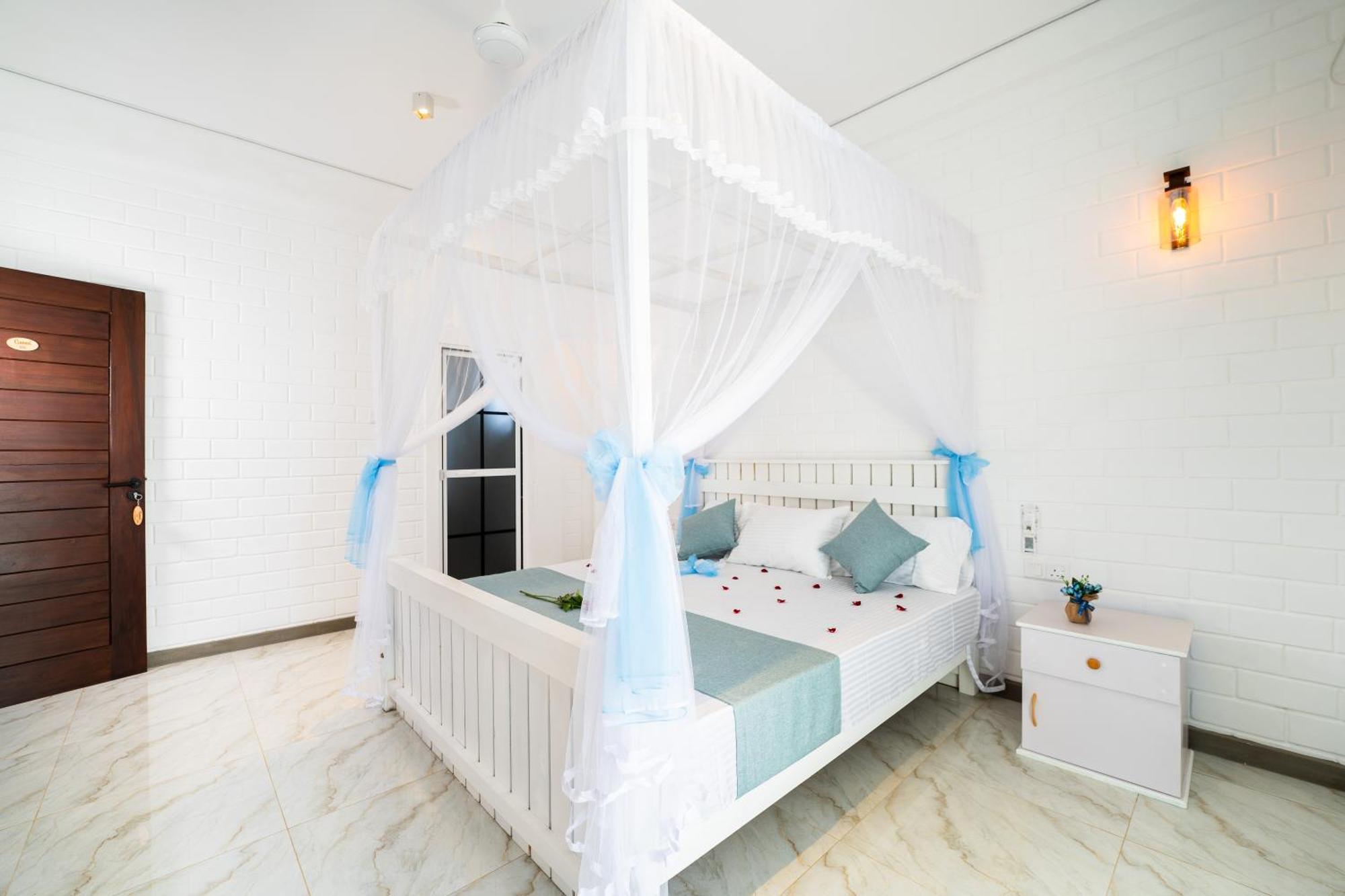 Bliss Blessings Villa & Spa - Хиккадува Экстерьер фото